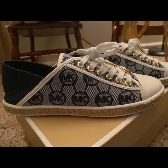 BRAND NEW with Box- MICHAEL KORS SHOES - Picture 2 of 7